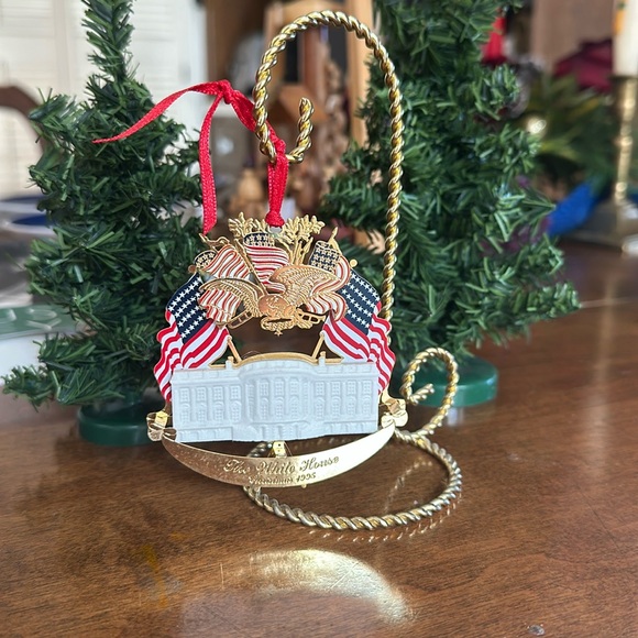 Christmas Tree Ornament - Picture 1 of 3